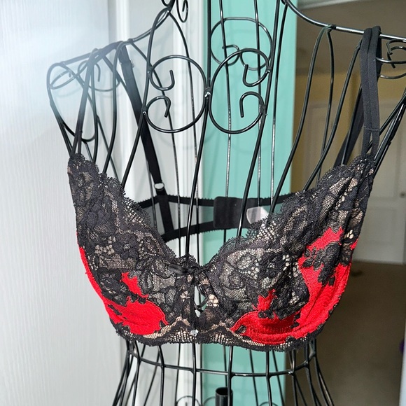 NEW without tag .. Victoria’s Secret  lace underwire bra - Picture 4 of 10